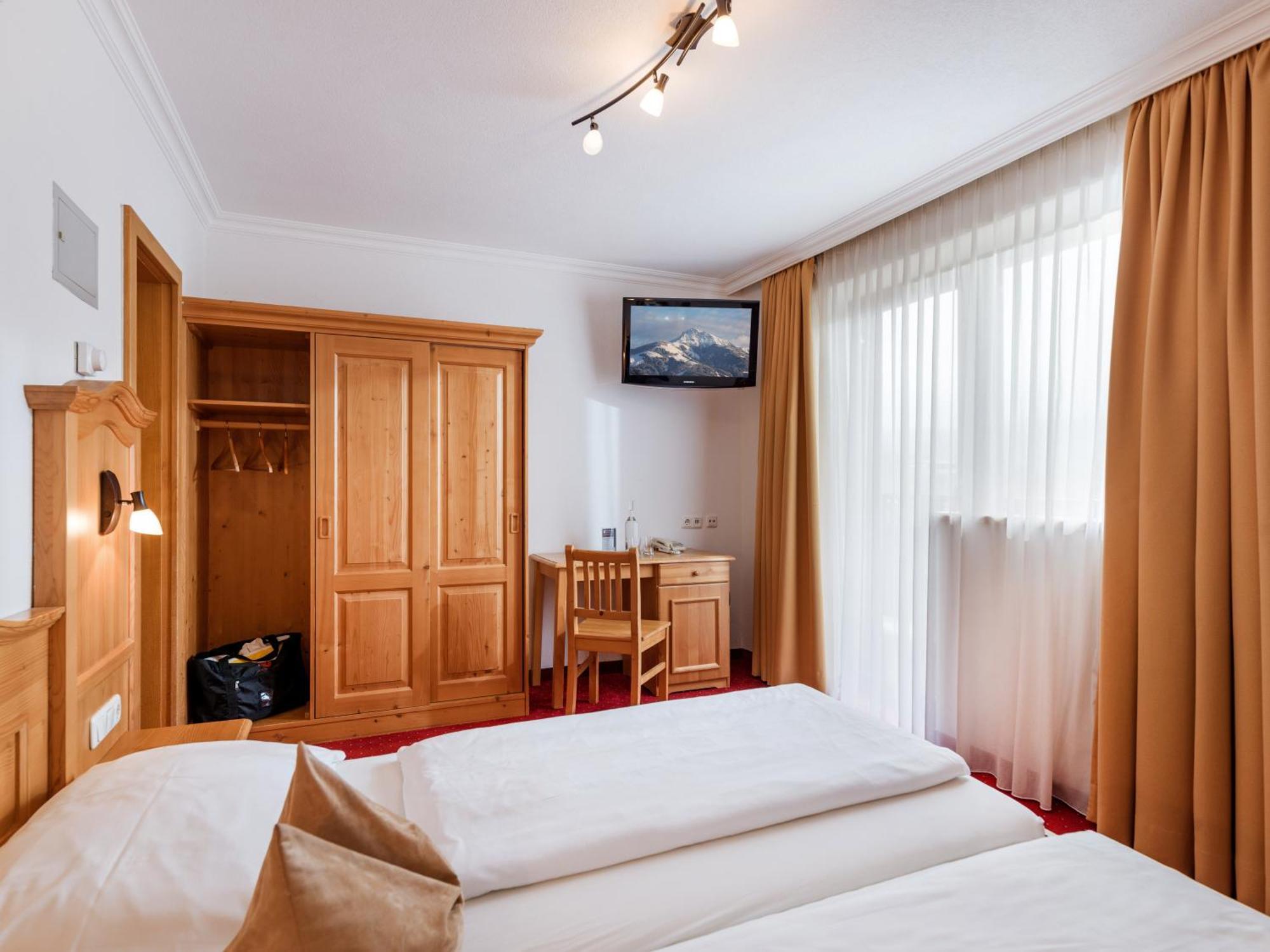 Hotel Kroneck Kirchberg in Tirol Bagian luar foto