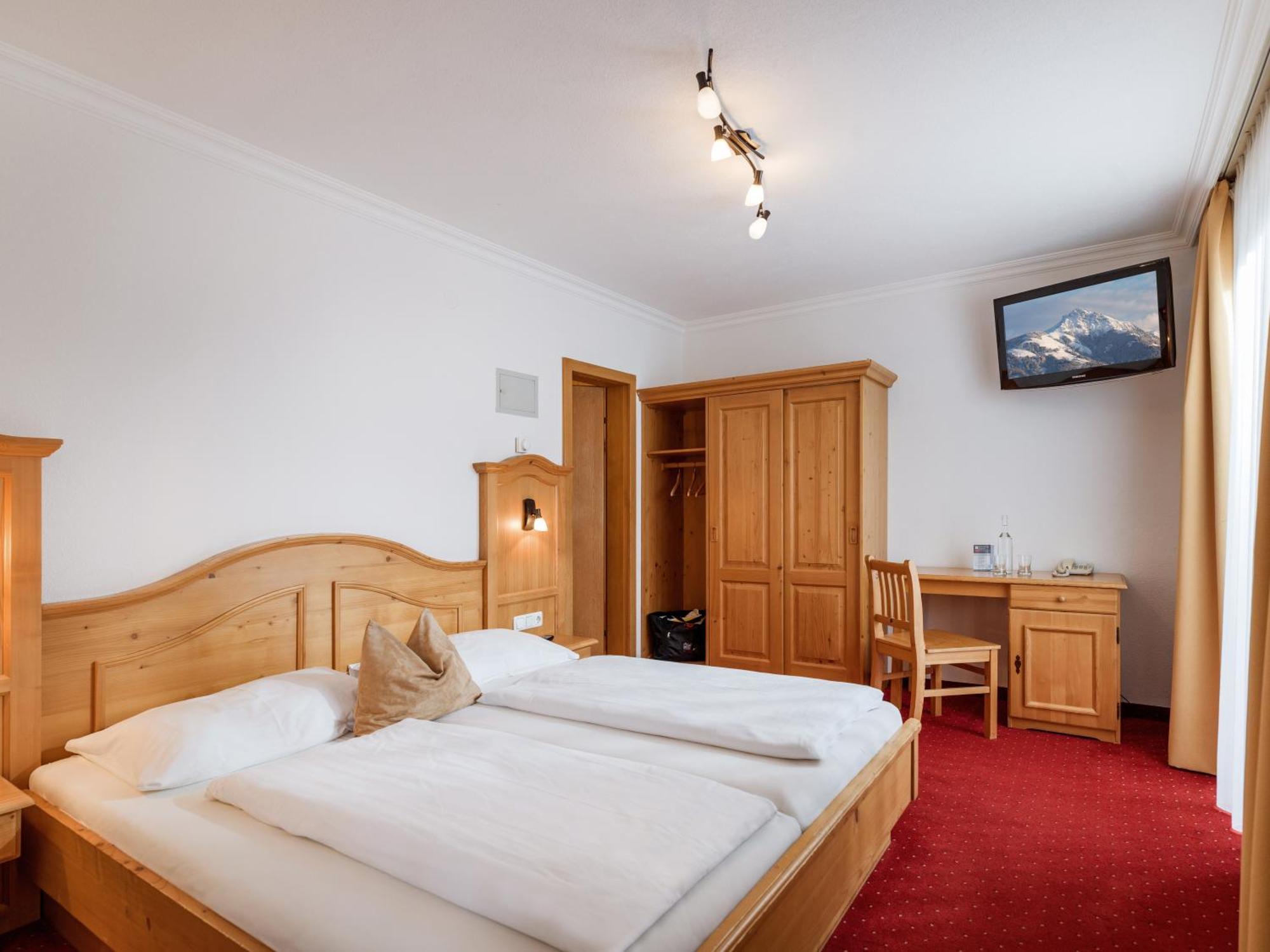 Hotel Kroneck Kirchberg in Tirol Bagian luar foto